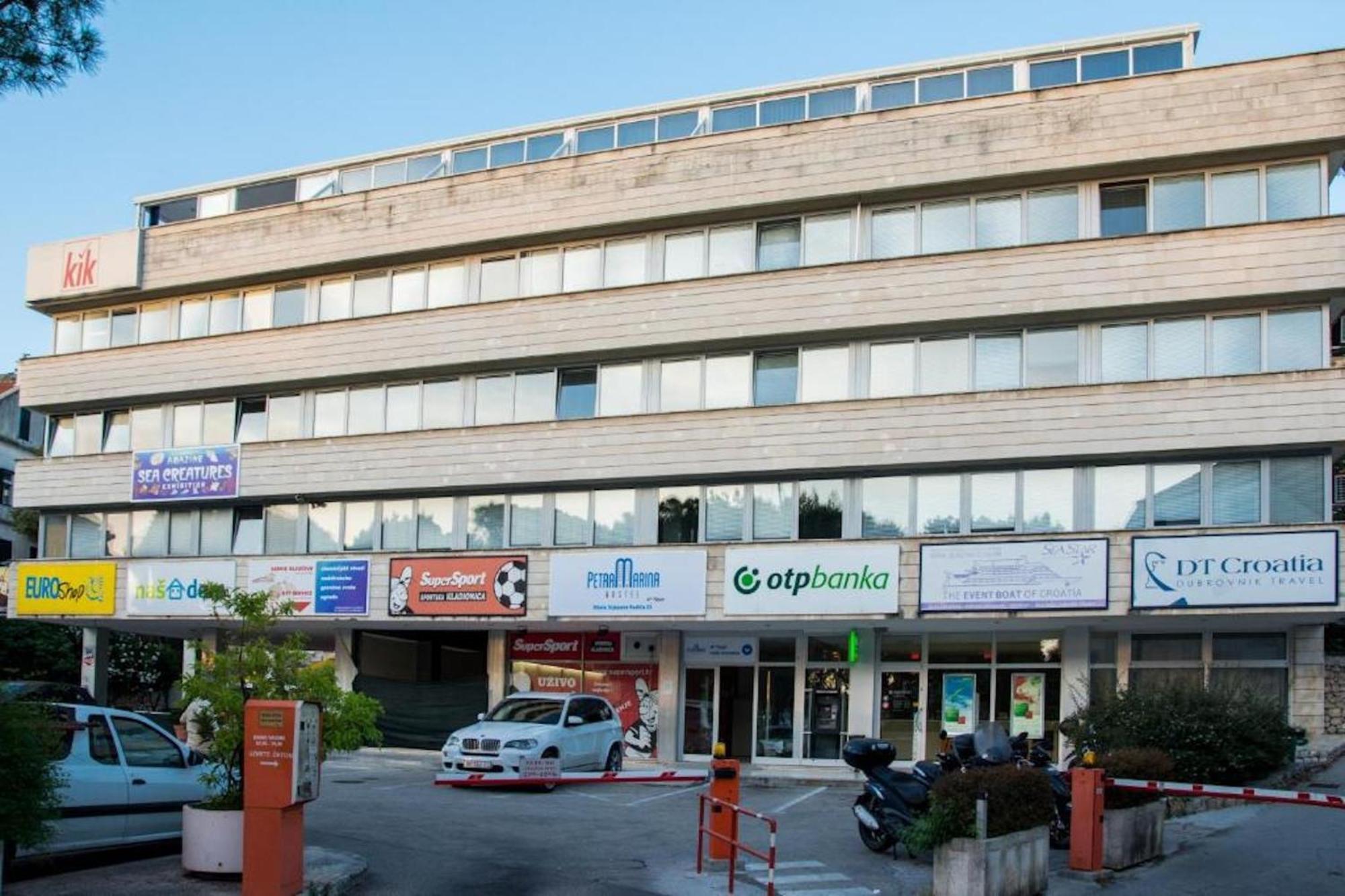 Petra Marina Hostel *